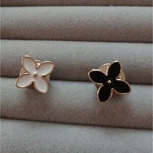Black and white Four petal flowers brooch/pins
